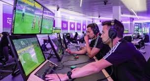 欧冠VAR争议：拜仁进球被吹，图赫尔怒喷裁判